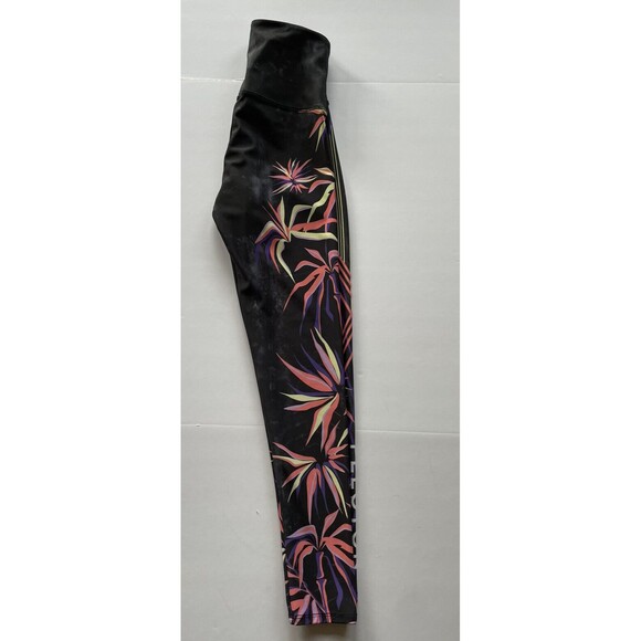 onzie and peloton cropped high waisted leggings leaf print Logo Size XS Workout - Picture 3 of 7